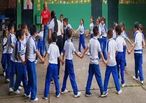 Estudiantes de preescolar y primaria en actividades